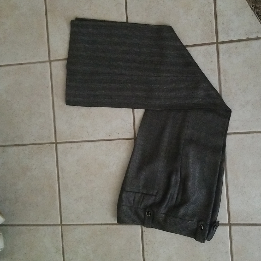 White House Black Market Size 8R, like new, cleaned grey black patterned trouser